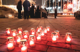 Бездомные Москвы почтили память погибших в Кемерово