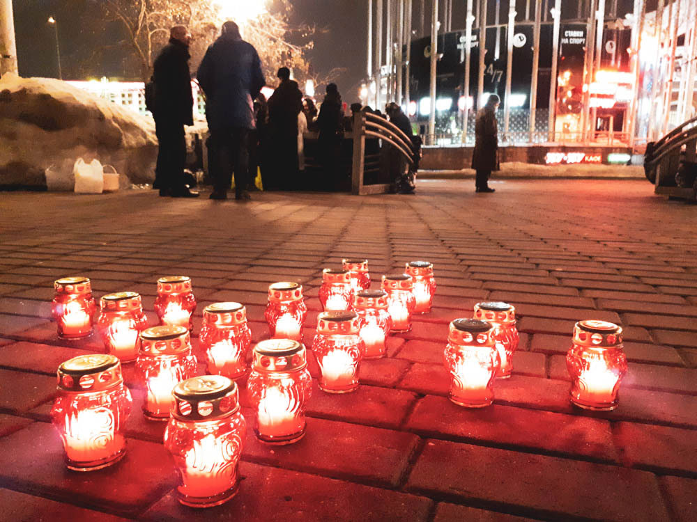 Бездомные Москвы почтили память погибших в Кемерово