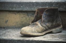 Раздача теплой одежды и обуви на Киевском вокзале